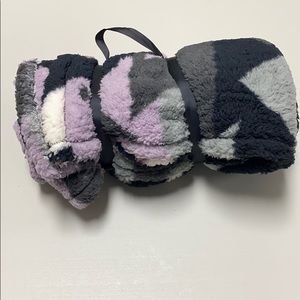NWT Aeropostale Throw Blanket